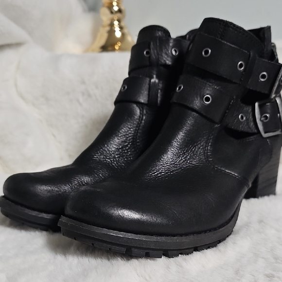 Caterpillar Women's Tora Black Ankle Boots with Buckle Detail - Picture 6 of 12